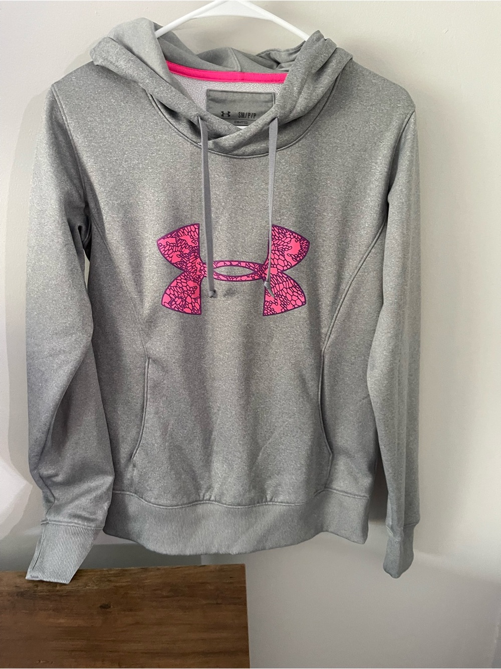 Under Armour Women’s Gray Hoodie Sweatshirt with Pink Logo size Small